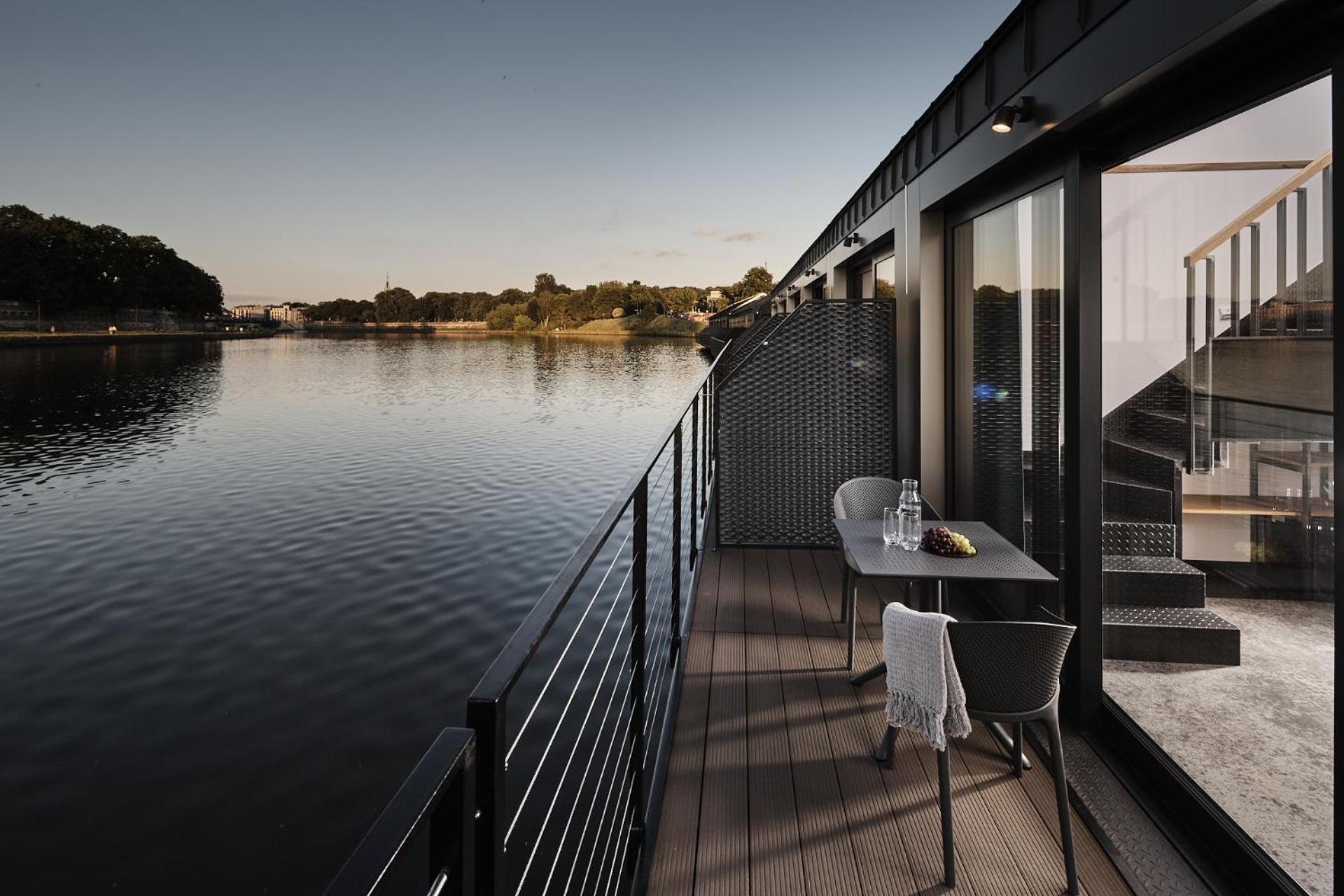 New Port - Premium Floating Aparthotel Cracóvia Exterior foto